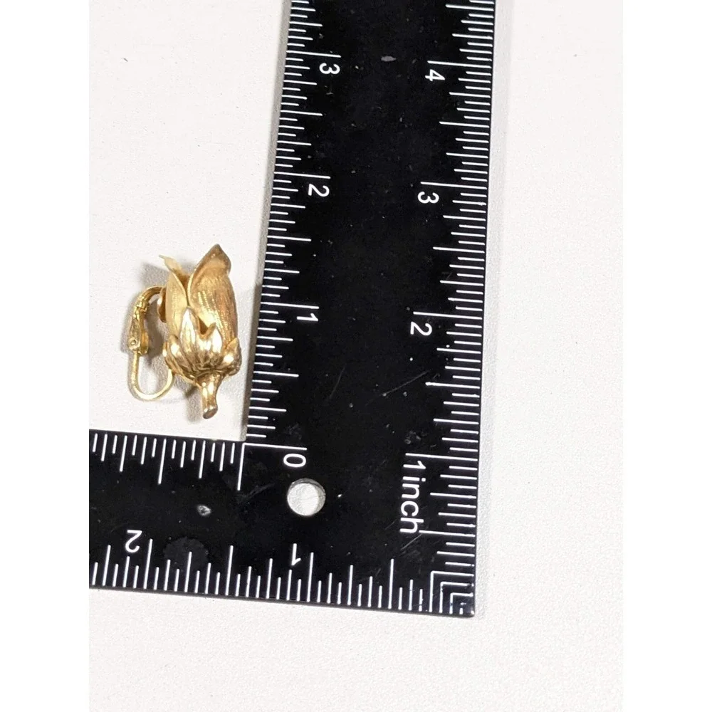 Vintage Gold Tone Rosebud Flower Clip On‎ Earrings Textured Floral